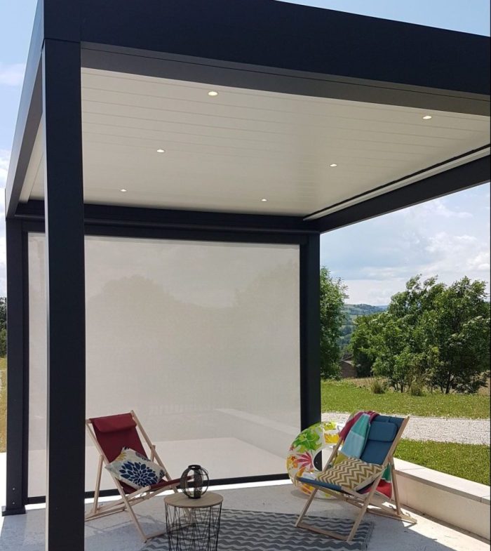 pergola bioclimatique avec rideau pergola store